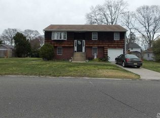 208 Asharoken Blvd, Bay Shore, NY 11706