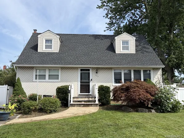 195 Nims Avenue, West Babylon, NY 11704