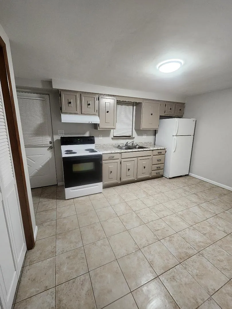 2 bed, 680 sqft, $1,300 — Photo 2