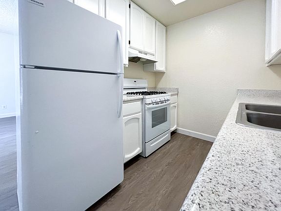 4th image of 3076 Lincoln Ave #1