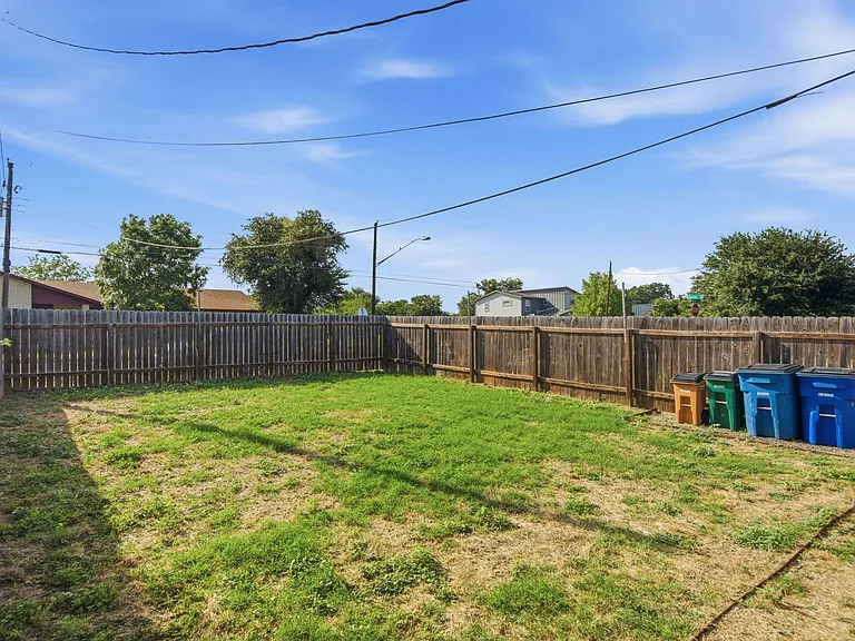 1103 Booker Ave #B — Photo 13