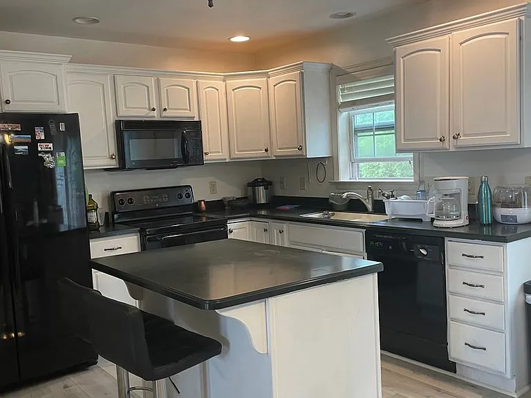 108 Schoolhouse Rd — Photo 2