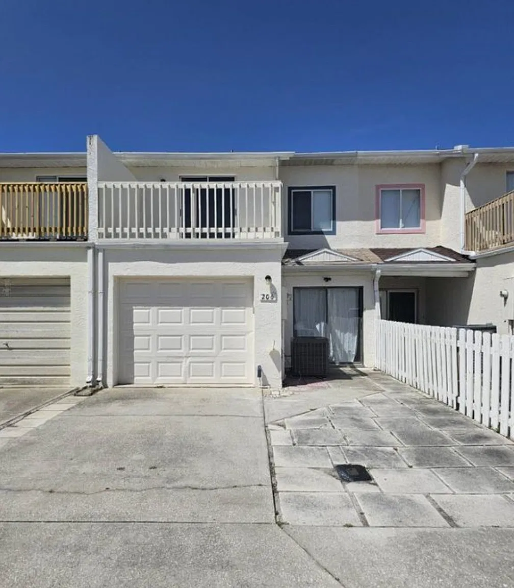 3 bed, 1600 sqft, $2,500 — Photo 1