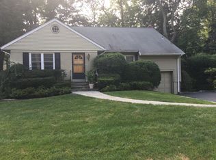 14 Carol Ln, New Rochelle, NY 10804