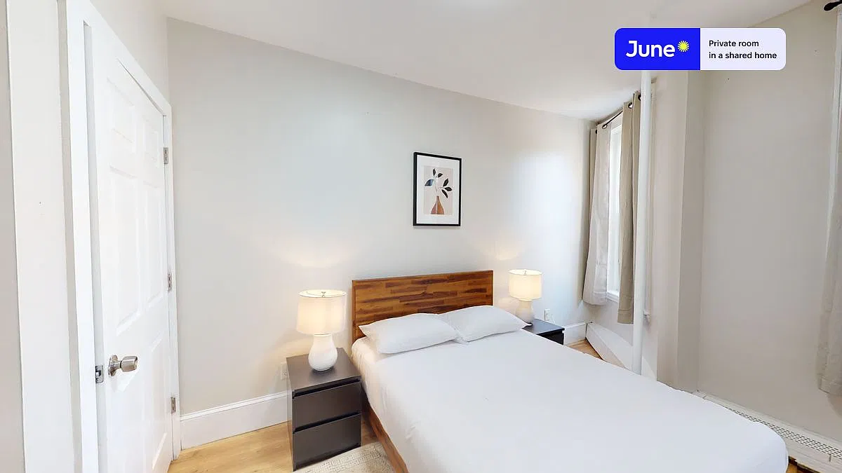 Full bedroom in 5 bed/2 bath home in Brighton #1403 E — Photo 1