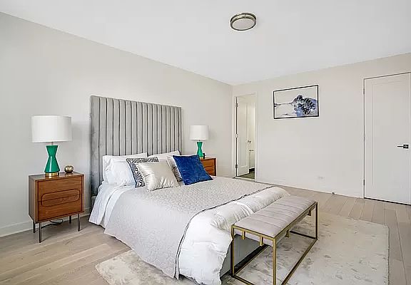 4th image of 115 E 87th St #34AA