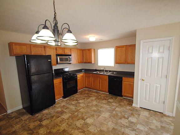 3rd image of 1815 New Orleans Way