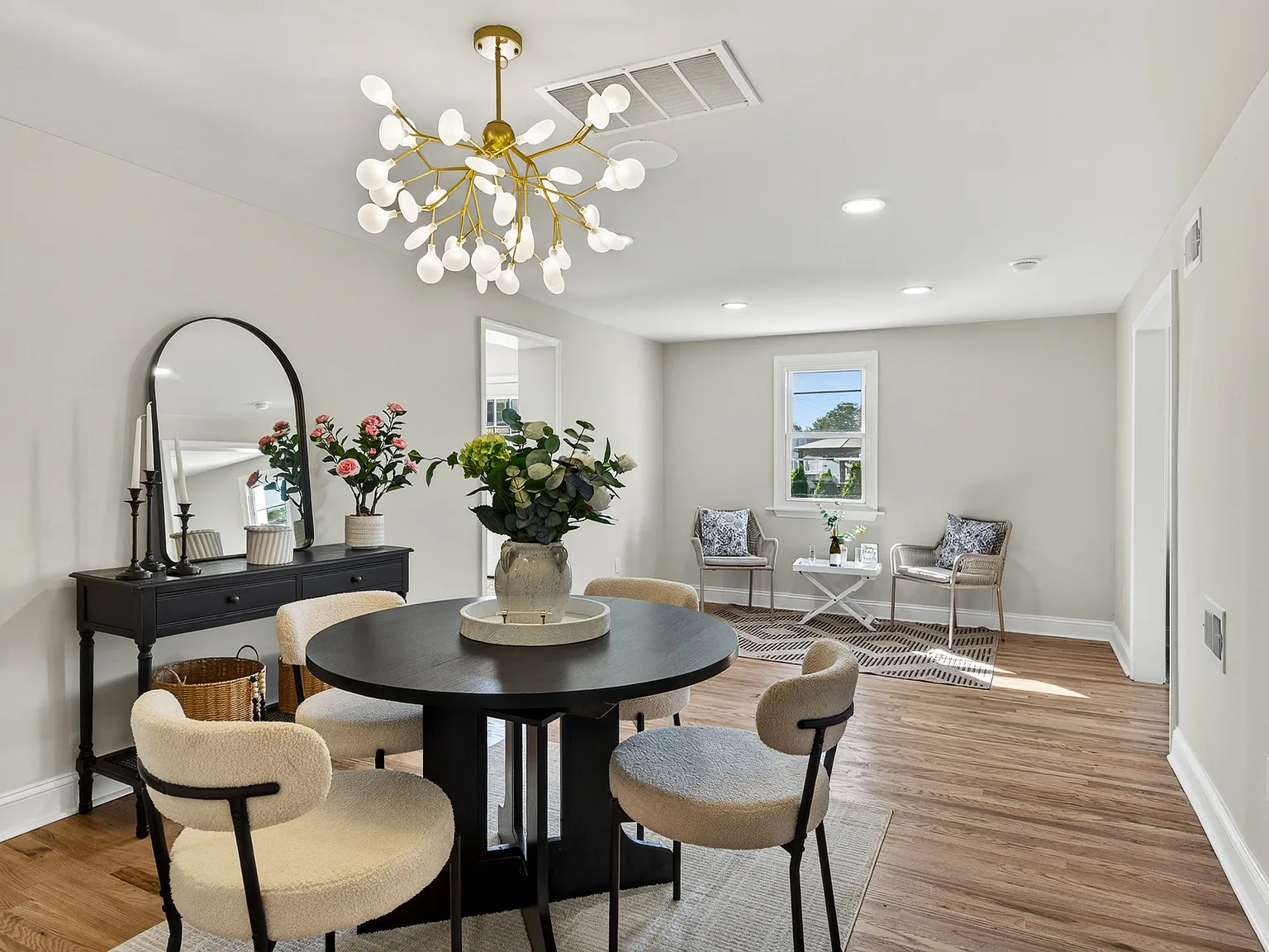 3 bed, 1958 sqft, $2,990 — Photo 4