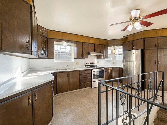 5th image of 2616 E Elm Ave