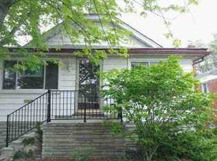 880 7th St, Wyandotte, MI 48192
