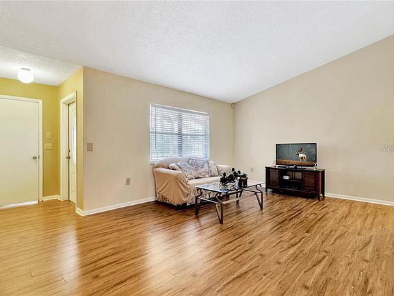 4th image of 400 Northwestern Ave