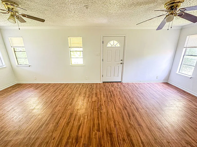 4009 James Ave — Photo 6