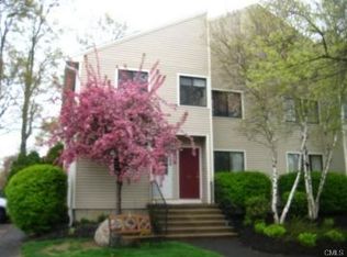 40 Lance Cir, Bridgeport, CT 06606