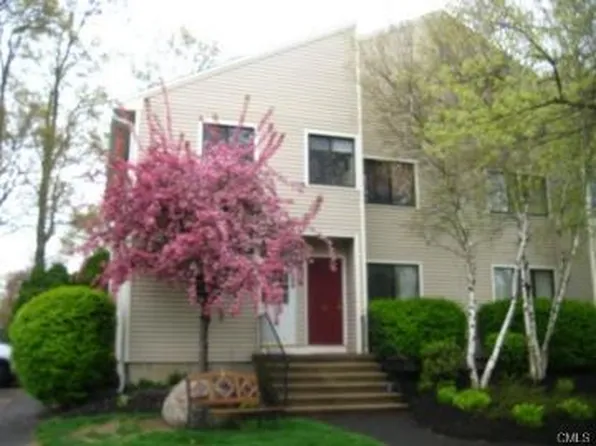 40 Lance Cir, Bridgeport, CT 06606