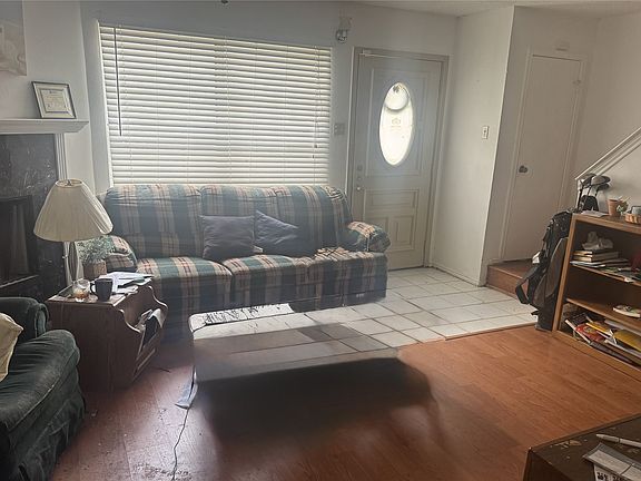 2nd image of 3917 Brandon Park Dr