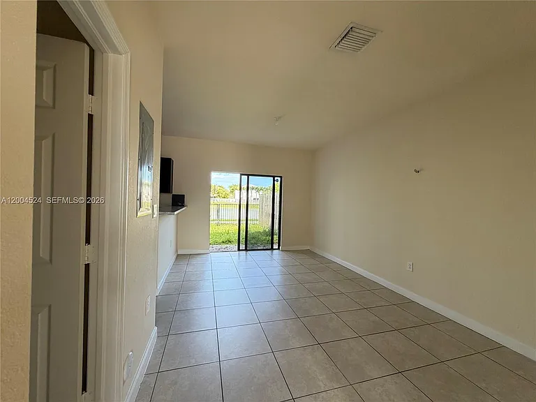 544 SE 32nd Ave — Photo 8