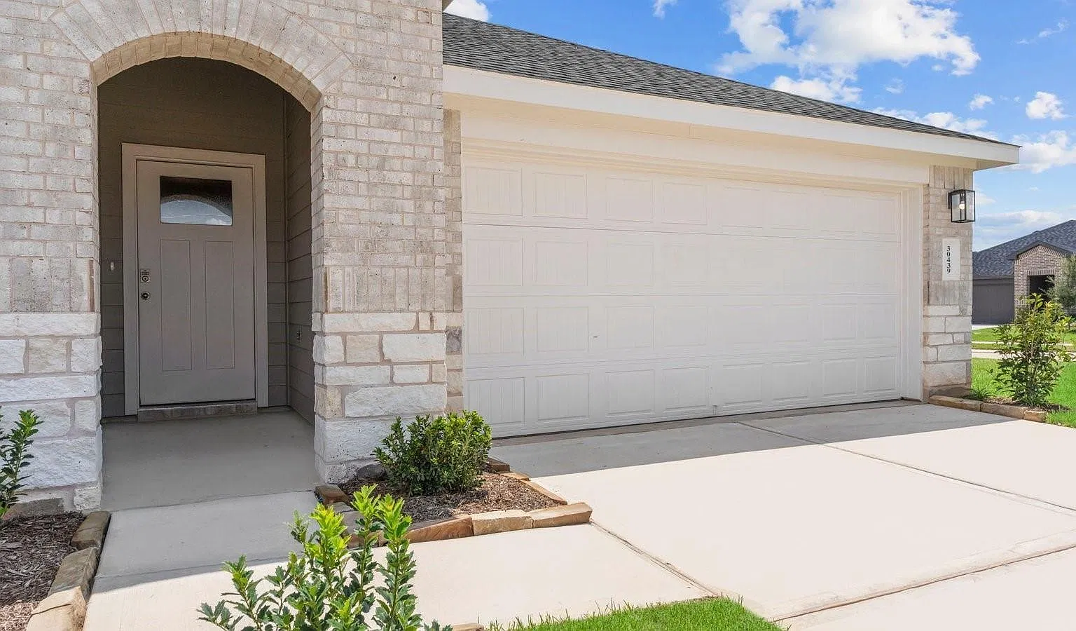 4 bed, 3.0 bath, 2097 sqft, $2,300 — Photo 3