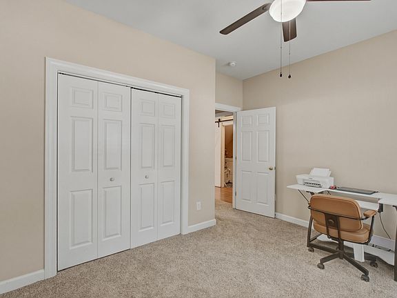 4th image of 124 Garden Grove Dr