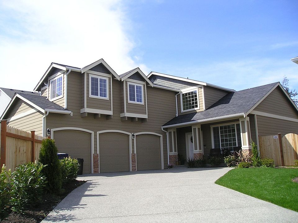 2-Story home W/ 3 Bay garage