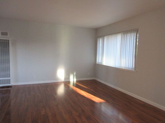 4th image of 2927 Magliocco Dr APT 6