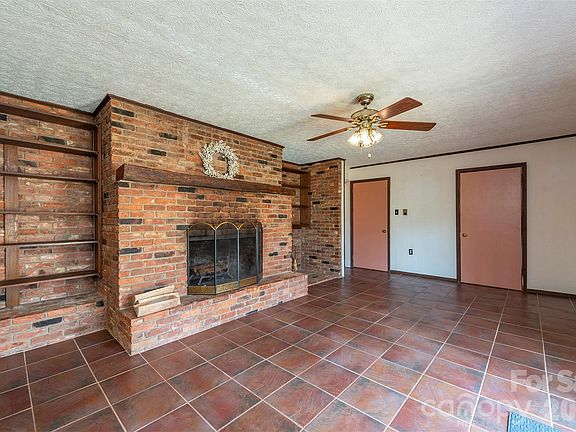 3rd image of 118 Richard Ln