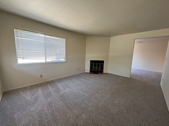 4th image of 9088 Salmon Falls Dr