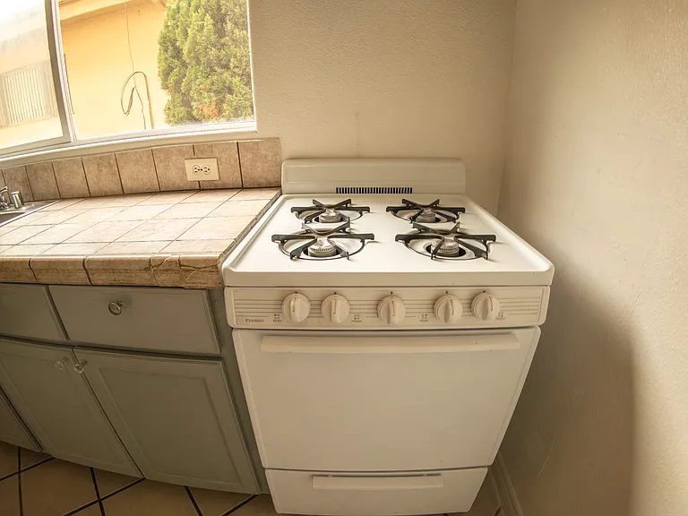 5033 Maplewood Ave #4 — Photo 6
