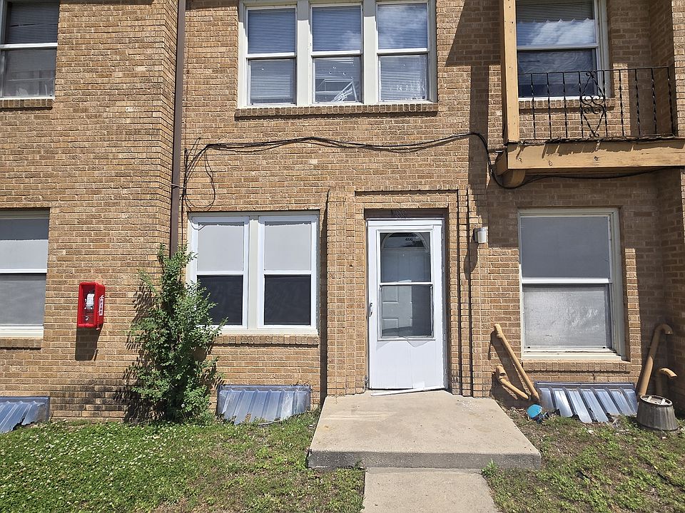 1st image of 400 S Hydraulic Ave