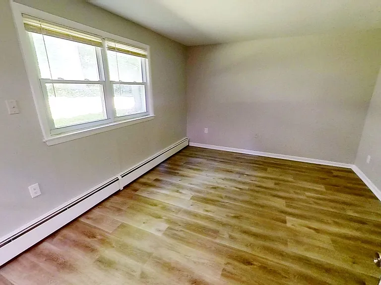 Canandaigua Garden Apartments — Photo 32