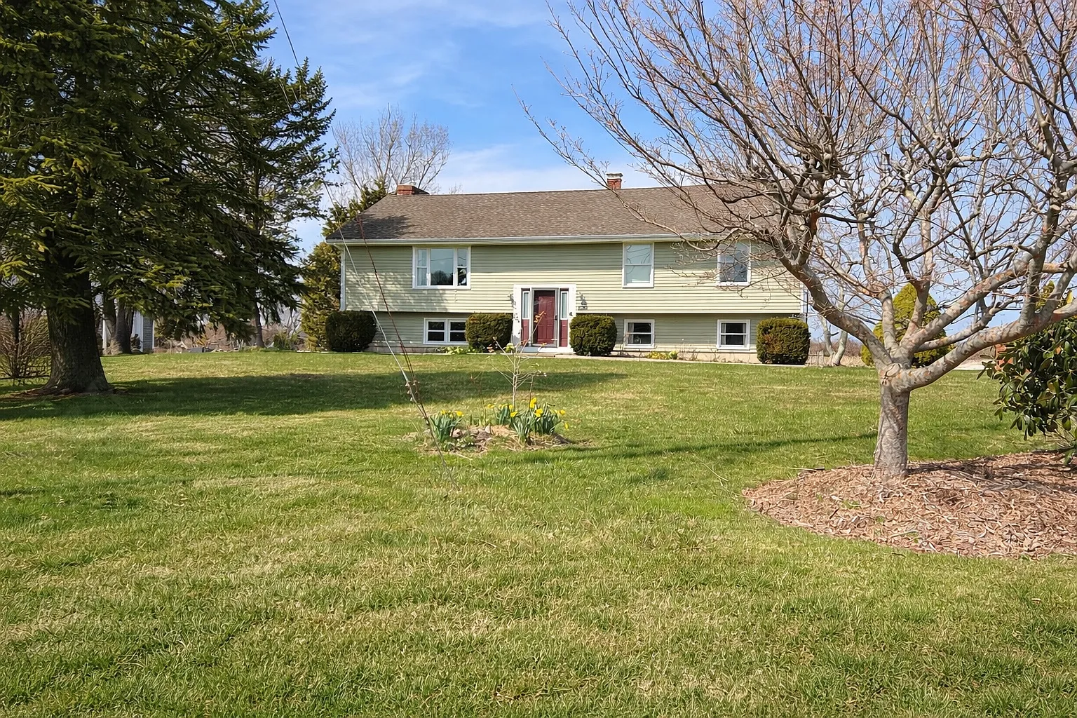 3 bed, 2.5 bath, 2100 sqft, $4,500 — Photo 2