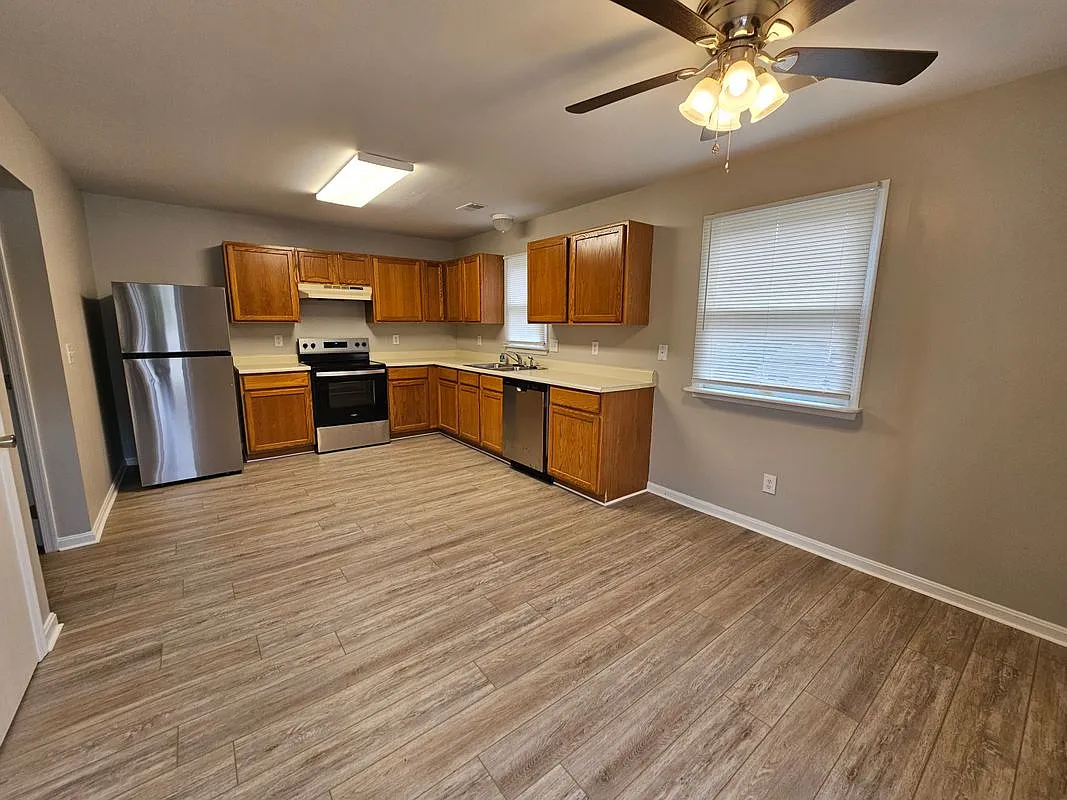 2 bed, 1.5 bath, 1100 sqft, $1,395 — Photo 3