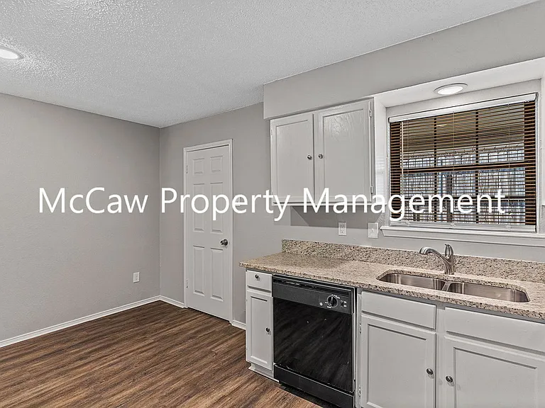 210 Rolston Rd #4 — Photo 10