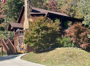 40 Oak Hill Dr, Mineral Bluff, GA 30559