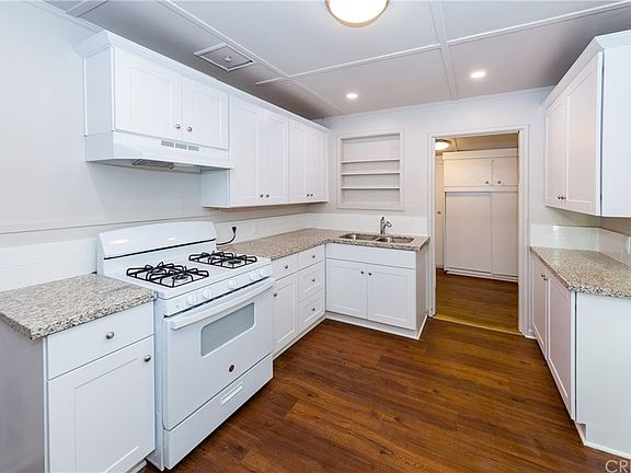 5th image of 2513 N Glenoaks Blvd