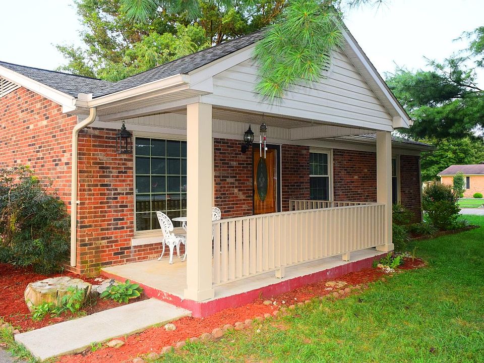 1st image of 701 Parkside Dr