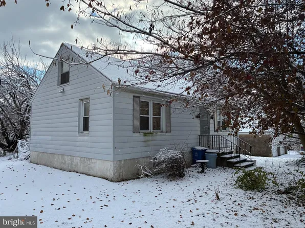 22 Monroe St, Reading, PA 19605