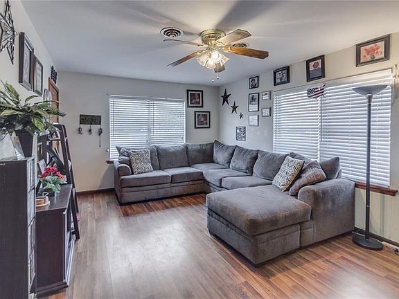 4th image of 1009 Ann St