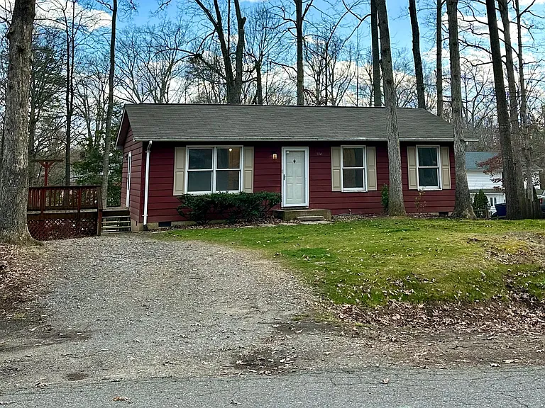 104 Durham Dr — Photo 1