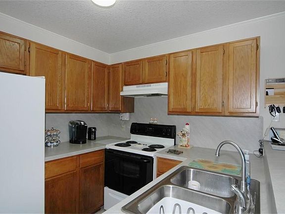 3rd image of 3514 Lone Pine Dr