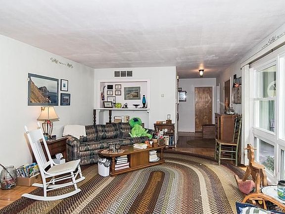 4th image of 6360 Hazelwood Ave