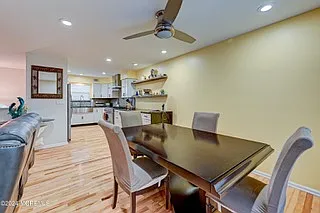 1375 Larchmont Ave — Photo 8