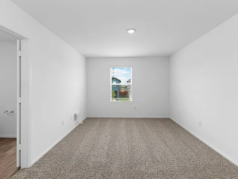 456 Sandringham Loop — Photo 18
