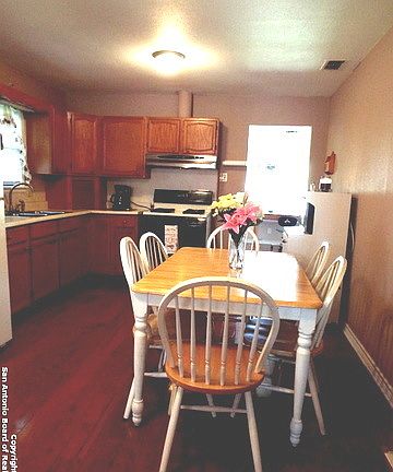 5th image of 2443 Delgado St