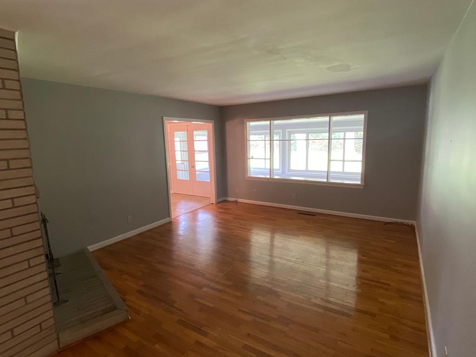 1st image of 156 Pinehurst Dr