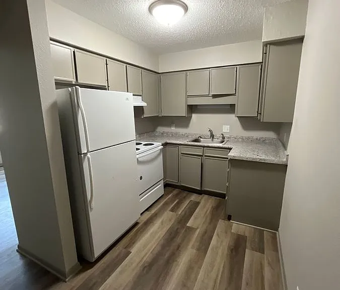 325 Ash St #7 — Photo 3