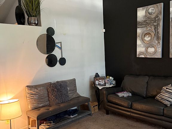 4th image of 693 Utoy Cir SW