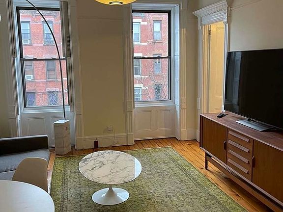 2nd image of 380 13th St APT 3