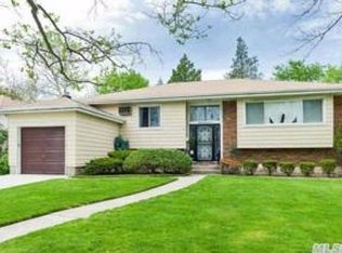 847 Oliver Ave, Valley Stream, NY 11581