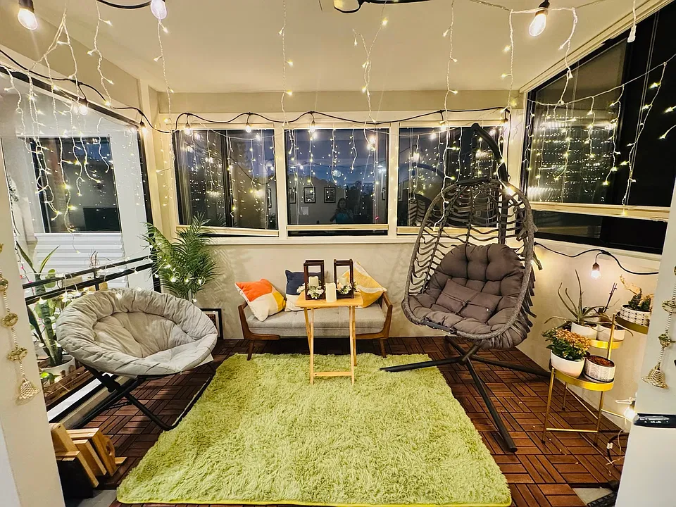 Bonus enclosed patio area - perfect as a cosy evening nook or an office area