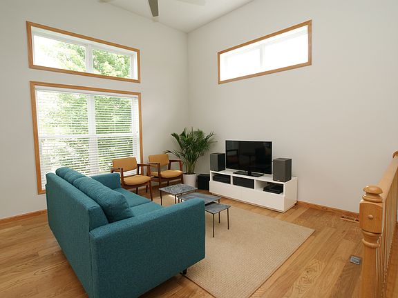 3rd image of 2181 Saint Johns Alcove